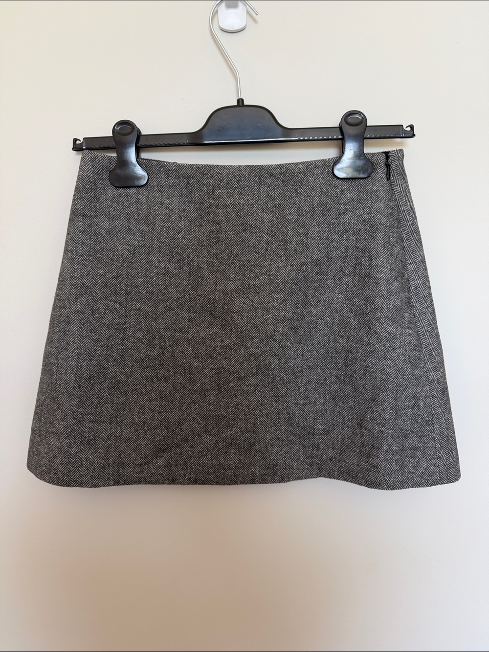 Gap- Classic Gray Herringbone Mini Skirt side zip w/shorts -XS